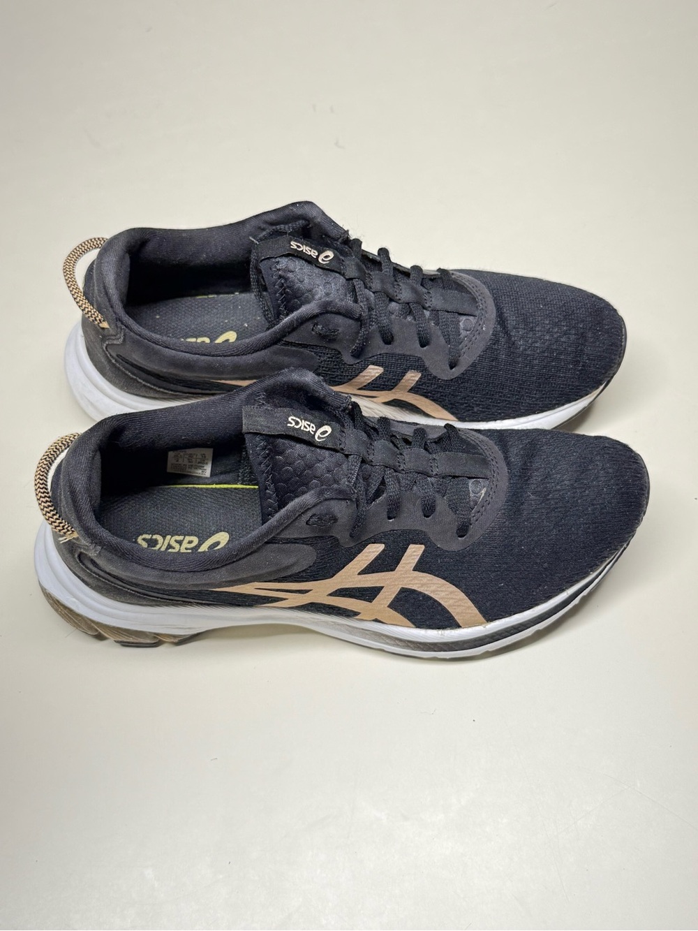 ASICS women’s S 10 Low Top Lace-Up Athletic Sneakers Black White 1012A913
